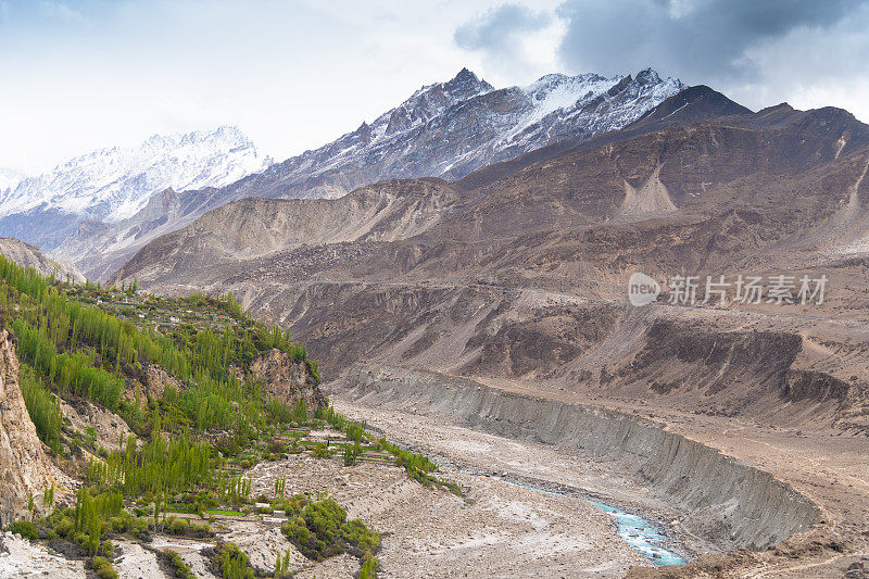 大山景从喀喇昆仑山旅行目的地沿着K2 K2长途跋涉，斯卡都，巴基斯坦，亚洲